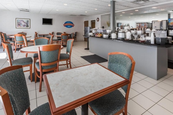 Baymont by Wyndham Des Moines Airport image 10