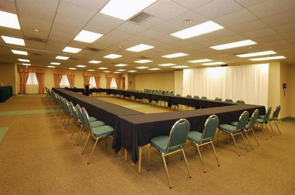 Baymont by Wyndham Des Moines Airport image 23